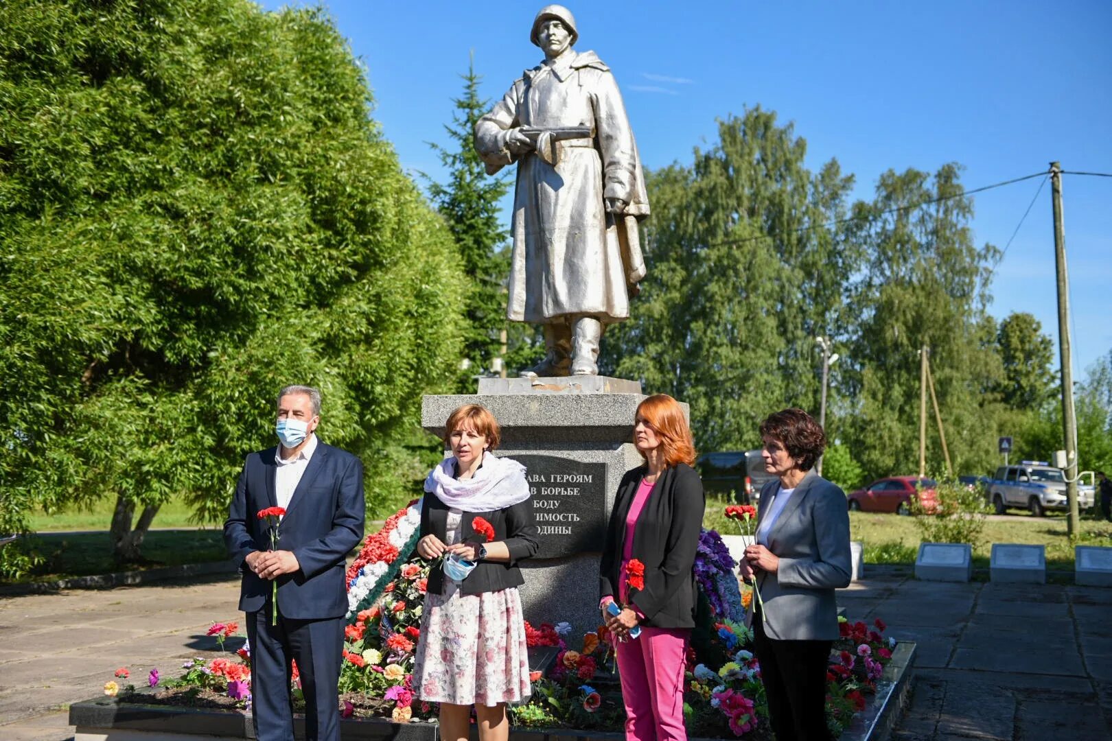 Город Олонец памятники. Освобождение Олонца. Олонец люди. Пушка Олонец