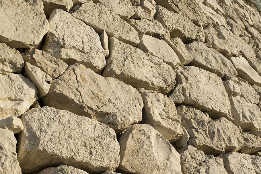 Текстура грубого камня. Каменные материалы. Грубый камень. Стена из природного камня. Шершавый камень.