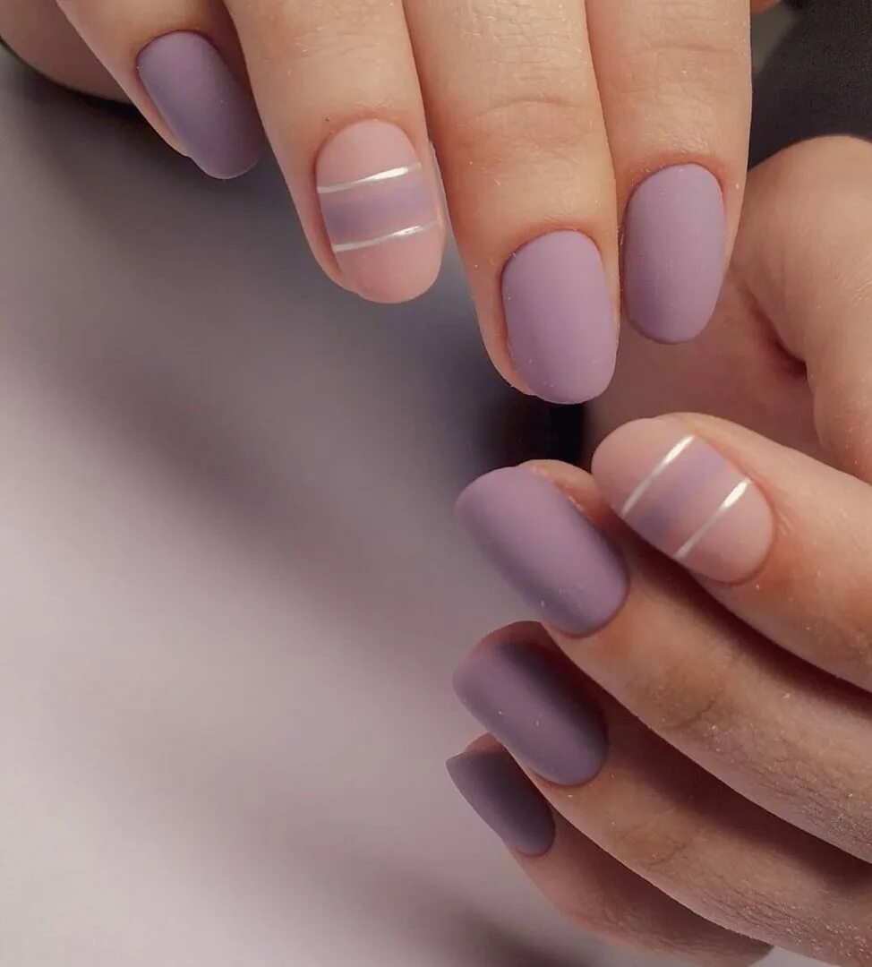 светллфиолетовый маникюр. ногти дизайн 2023 спокойные. спокойный маникюр. ногти дизайн 2023 спокойные. маникюр однотонный бежевый.