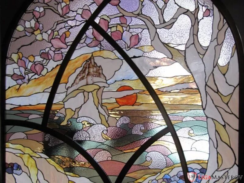 здания с витражами в ростове на дону. витражные окна. витраж ростов на дону. город современный витраж.