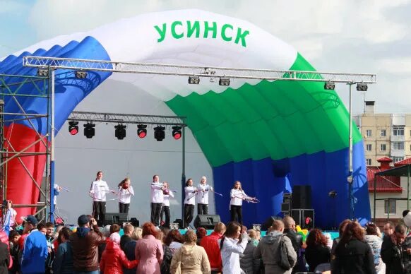 Усинск праздники. Усинск 9 мая. День города усинск. Дворец культуры усинск день города. Город усинск республика коми.