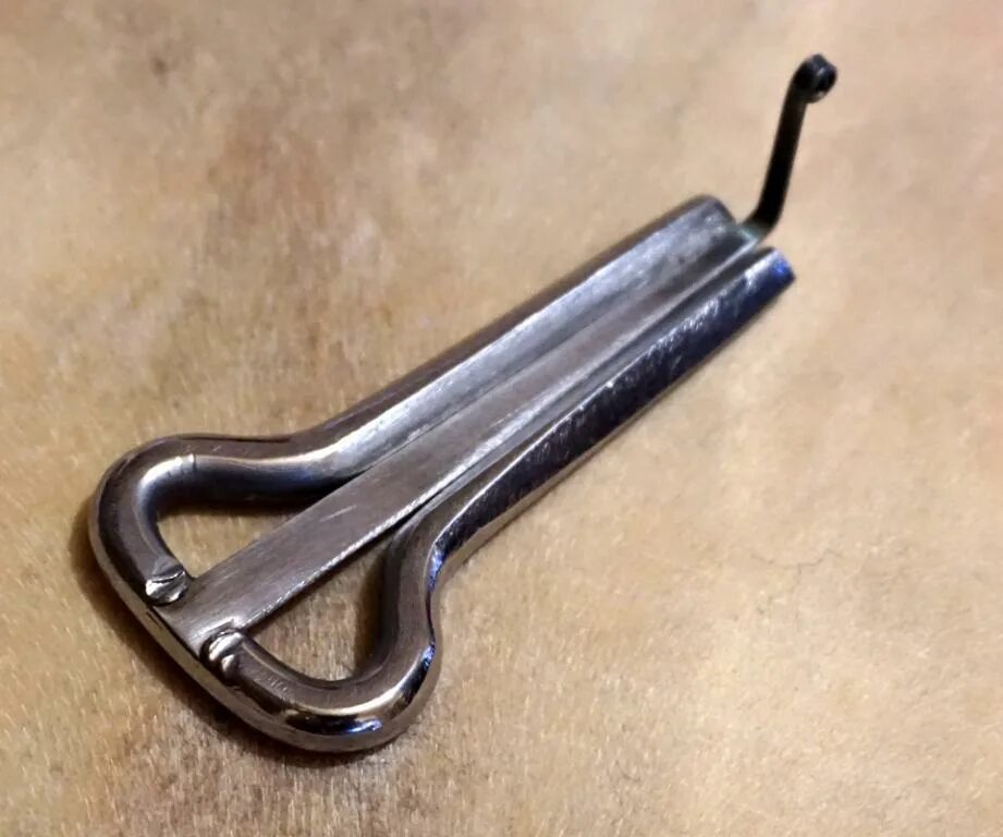 Кубыз щипковый музыкальный инструмент. Башкирский народный инструмент кубыз. Татарский народный инструмент кубыз. Башкирский национальный музыкальный инструмент кубыз. Башкирский народный музыкальный инструмент кубыз.