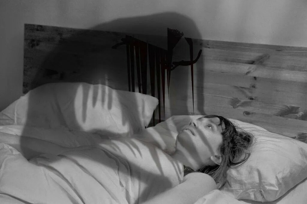 Гипнагогический сонный паралич. Ночной монстр сонный паралич. Гипномезический сонный паралич. Кидзимуна сонный паралич. Сонный паралич страшные картины.