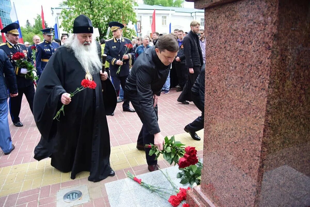 Новости орла сегодня свежие и орловской области. Губернатор Орловской области. Город военной славы Орел. Стела город воинской славы. День Победы разведчики.