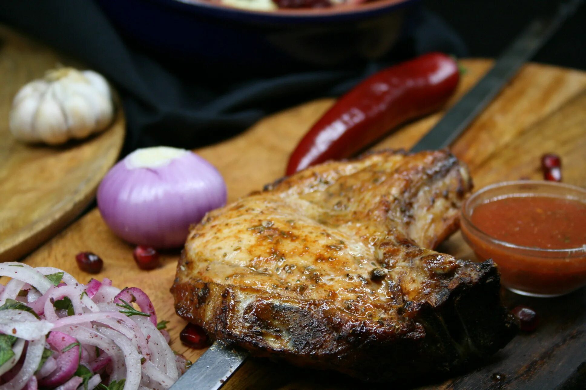 чалагач стейк. корейка на кости шашлык. шашлык из свиной корейки. чалагач стейк. свиная корейка чалагач.