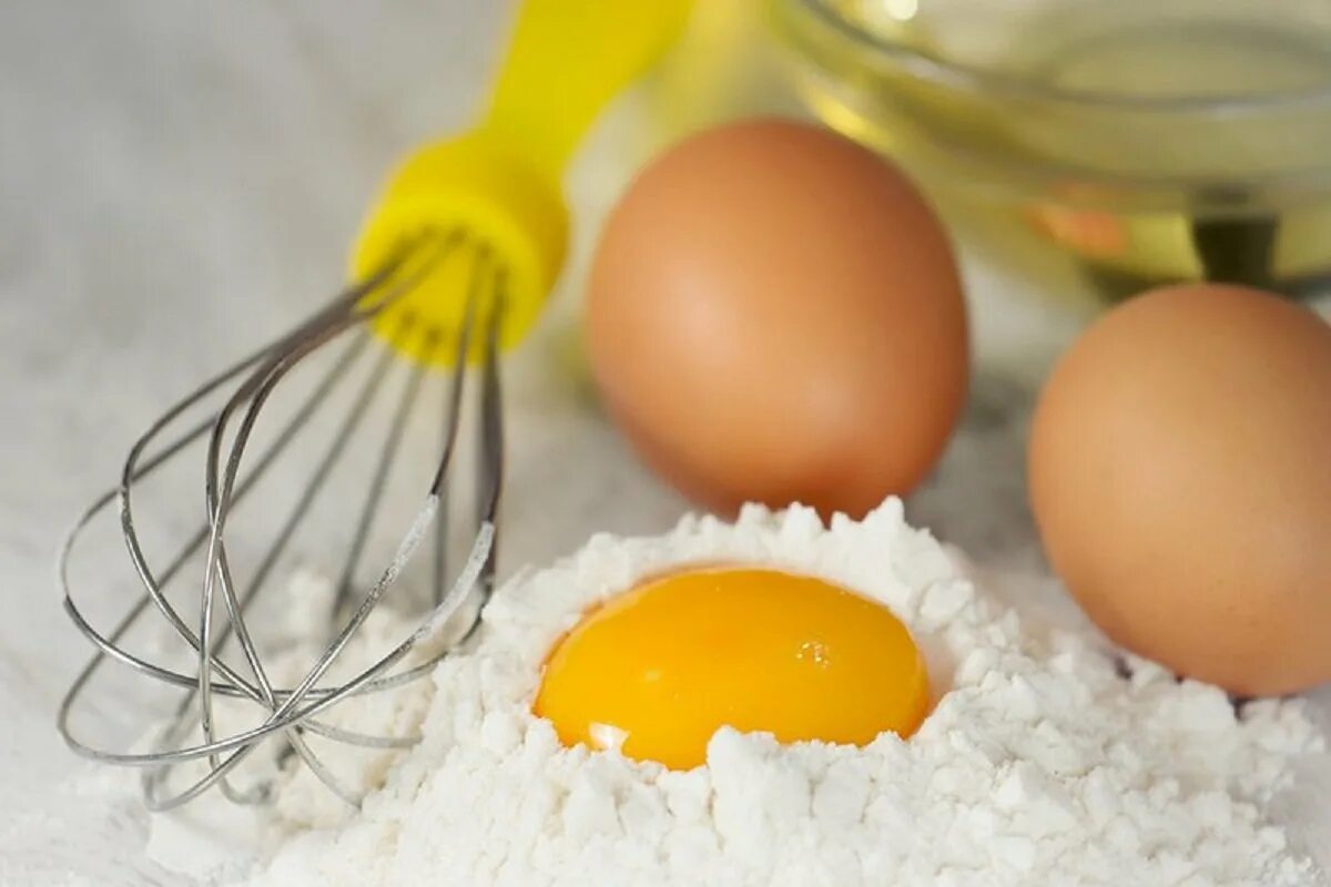 Eggs ingredients. Печь яичко. Яйцо по-шотландски подача в ресторане. Заменитель яиц. Молоко и яйца.