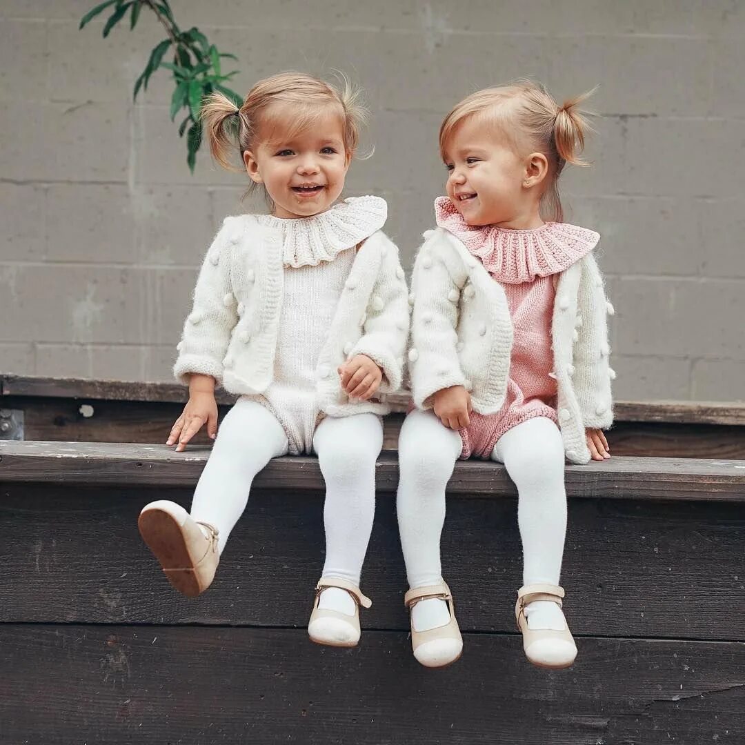 Девочки близняшки. Близняшки ева ангольдс. Девочки близняшки. Девочки близняшки. Девочки близняшки.
