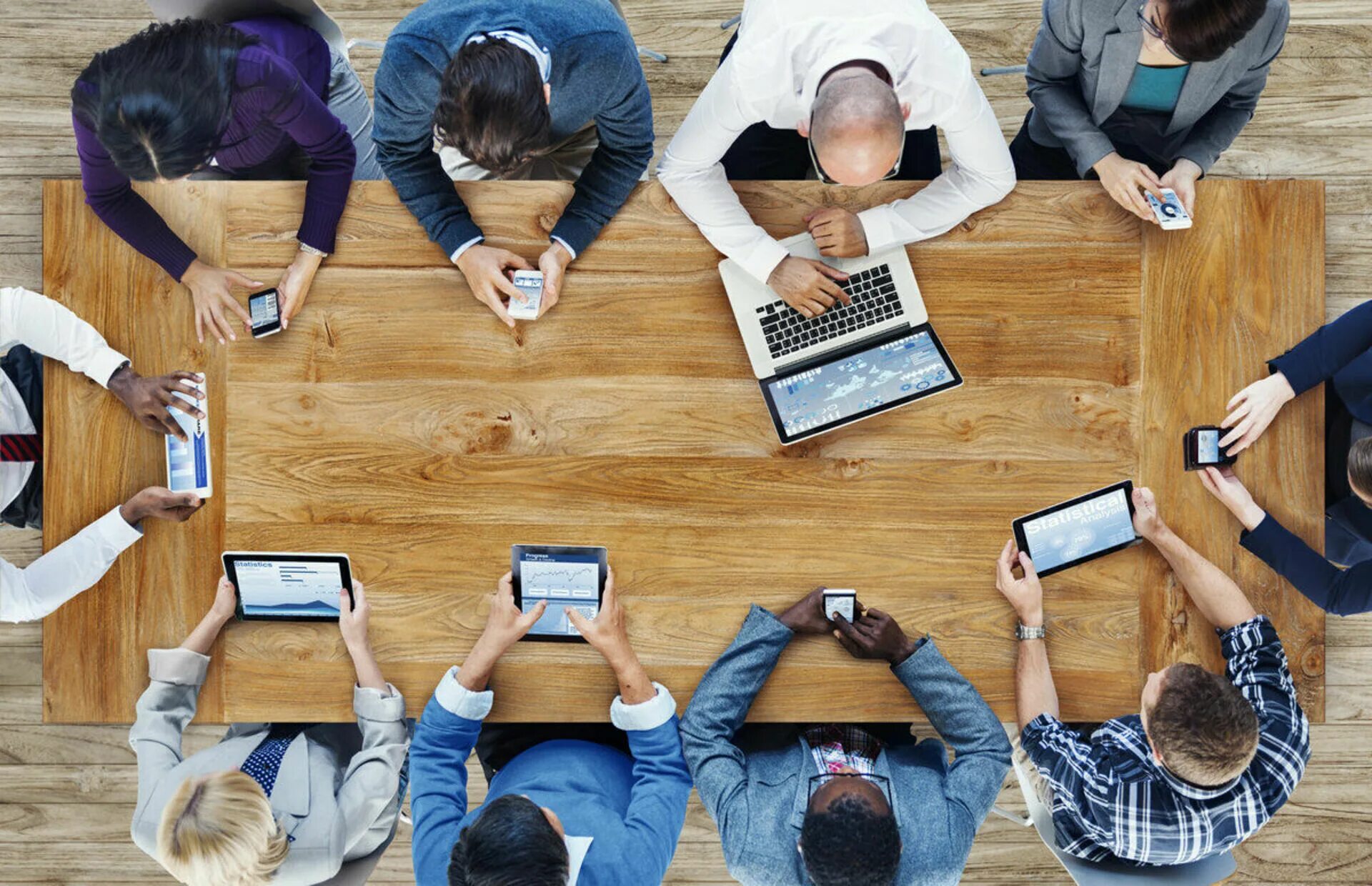 Интернет для студентов. Люди с гаджетами. коммуникация в социальных сетях. интернет и человек. коммуникация в соцсетя.