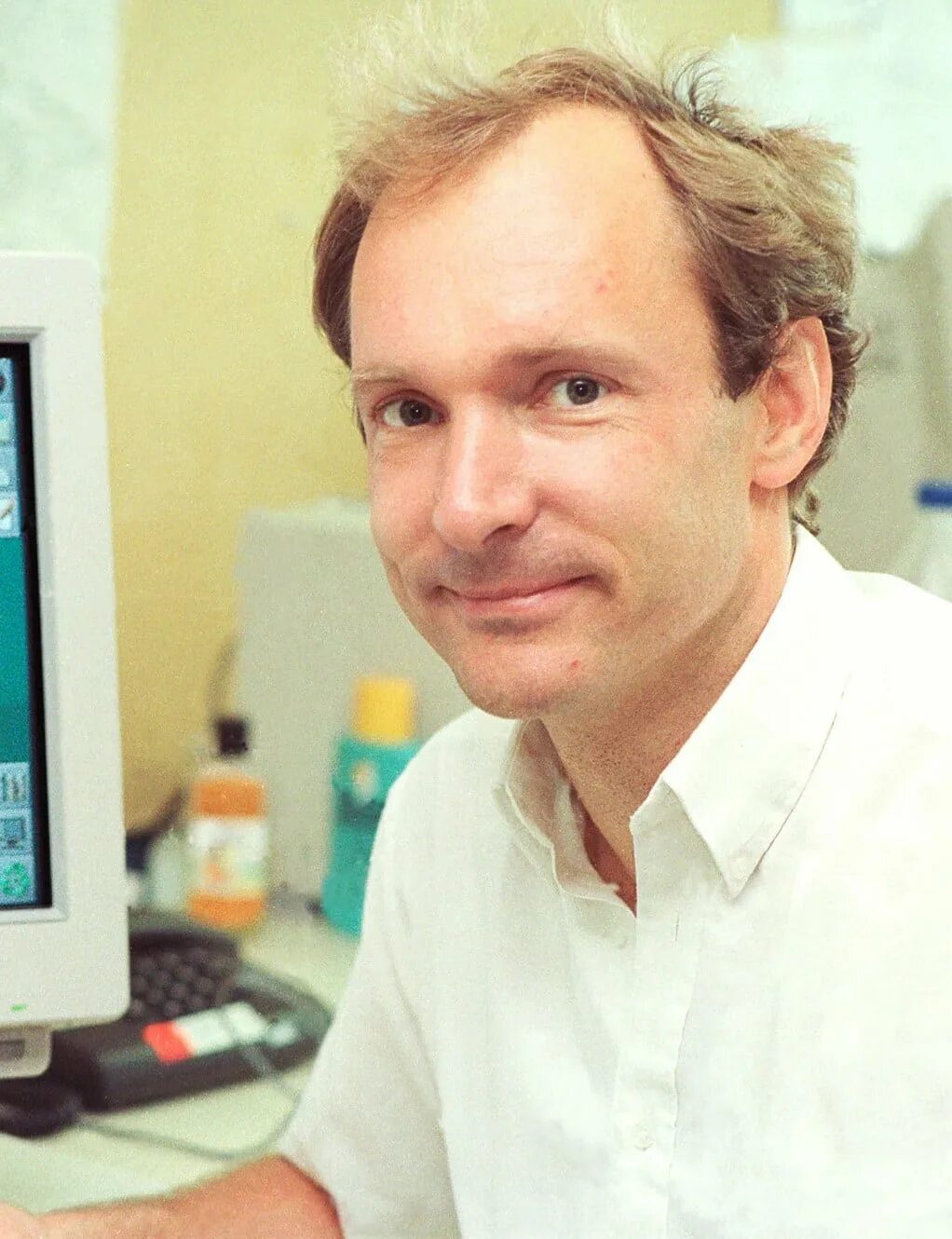 В каком году изобрели интернет. Тим бернерс-ли. кто изобрел интернет. tim berners-lee его изобретение. интернет придумали.