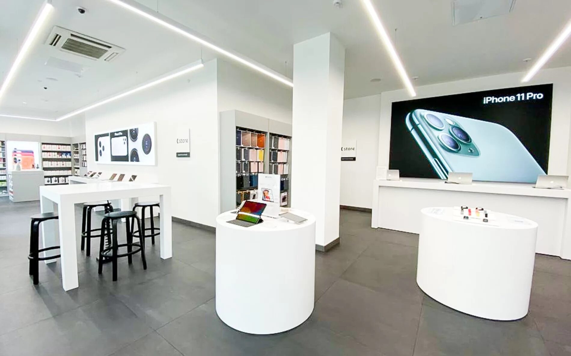 Магазин техники apple store. Магазин айфонов. Магазин техники Apple. Магазины с техникой Apple. Салон эпл.