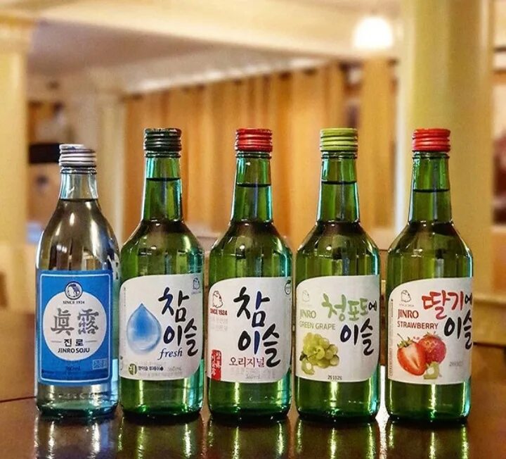 Соджо напиток. Jinro Soju. Соджу корейская. Корейский алкоголь соджу. Соджи напиток Корея.