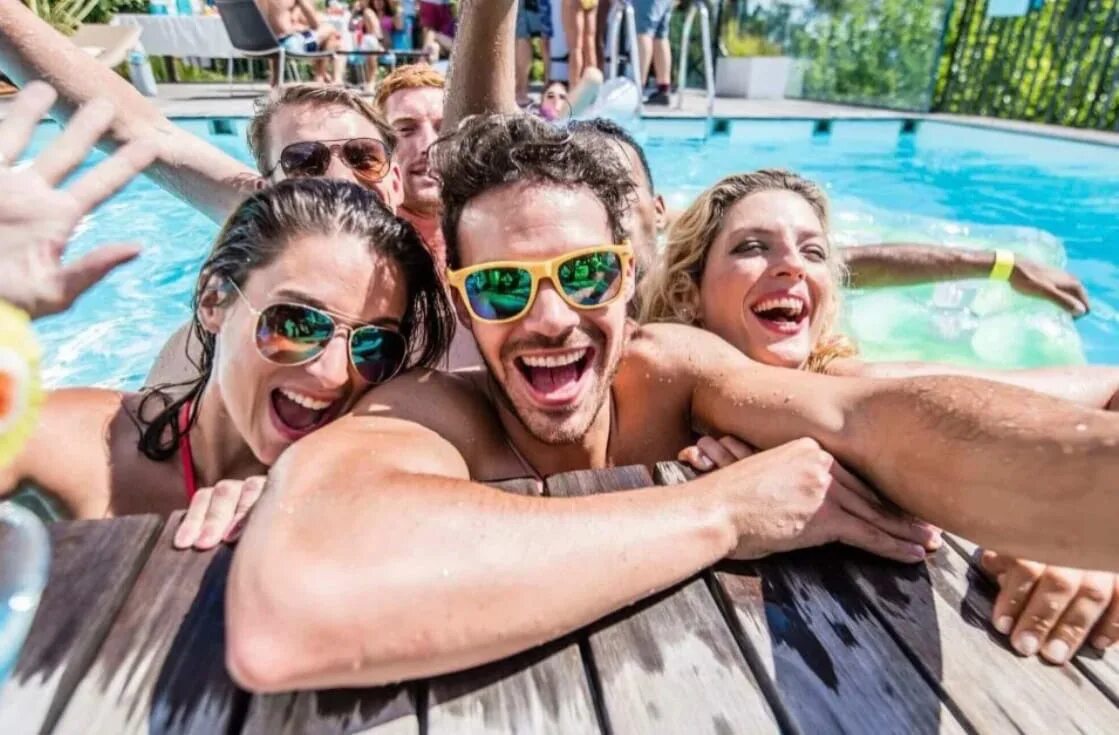 Пешеходный туризм в крыму. Куда съездить молодежи. Тур на выходные. Роза хутор сочи. Роза хутор лето 2021.