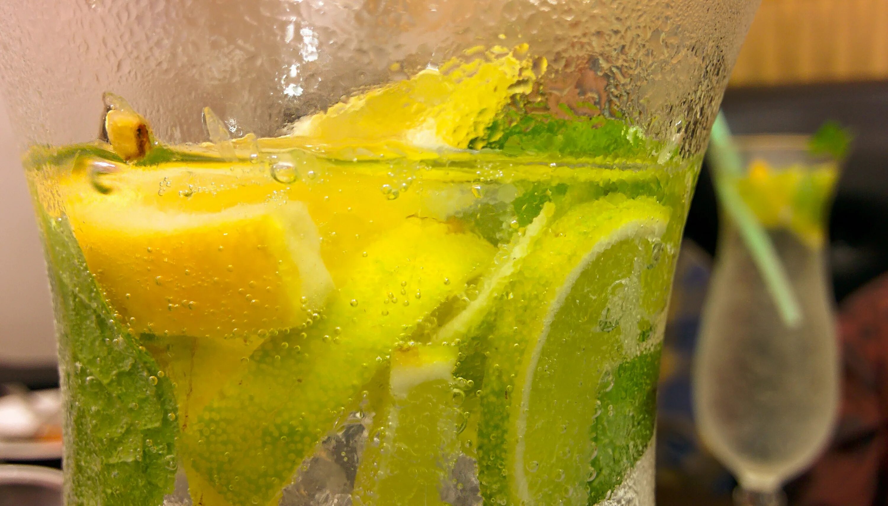 Кислющий лимон. Слюна лимон. Креативный лимон. Слюна лимон. Скисший лимон.