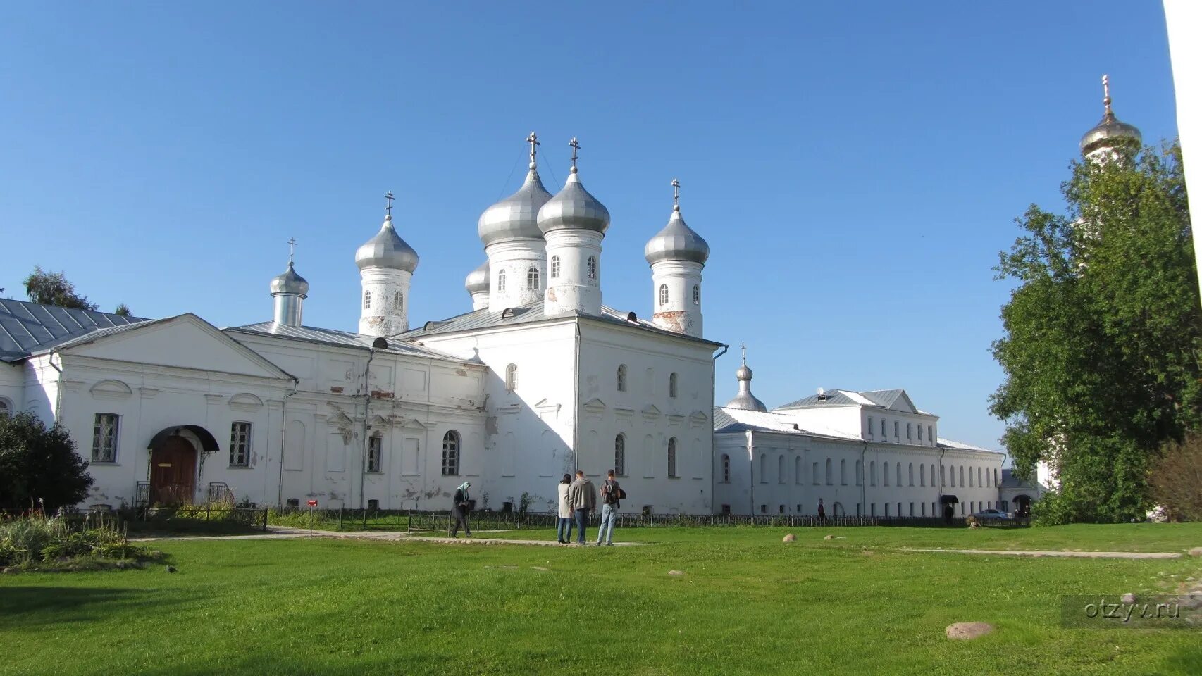 Варлаамо хутынский монастырь сайт. Варлаамо-Хутынский монастырь Великий Новгород. Новгород Варлаамо-Хутынский Спасо-Преображенский монастырь. Хутынь Великий Новгород монастырь. Преображенский Варлаамо-Хутынский монастырь Новгородская область.