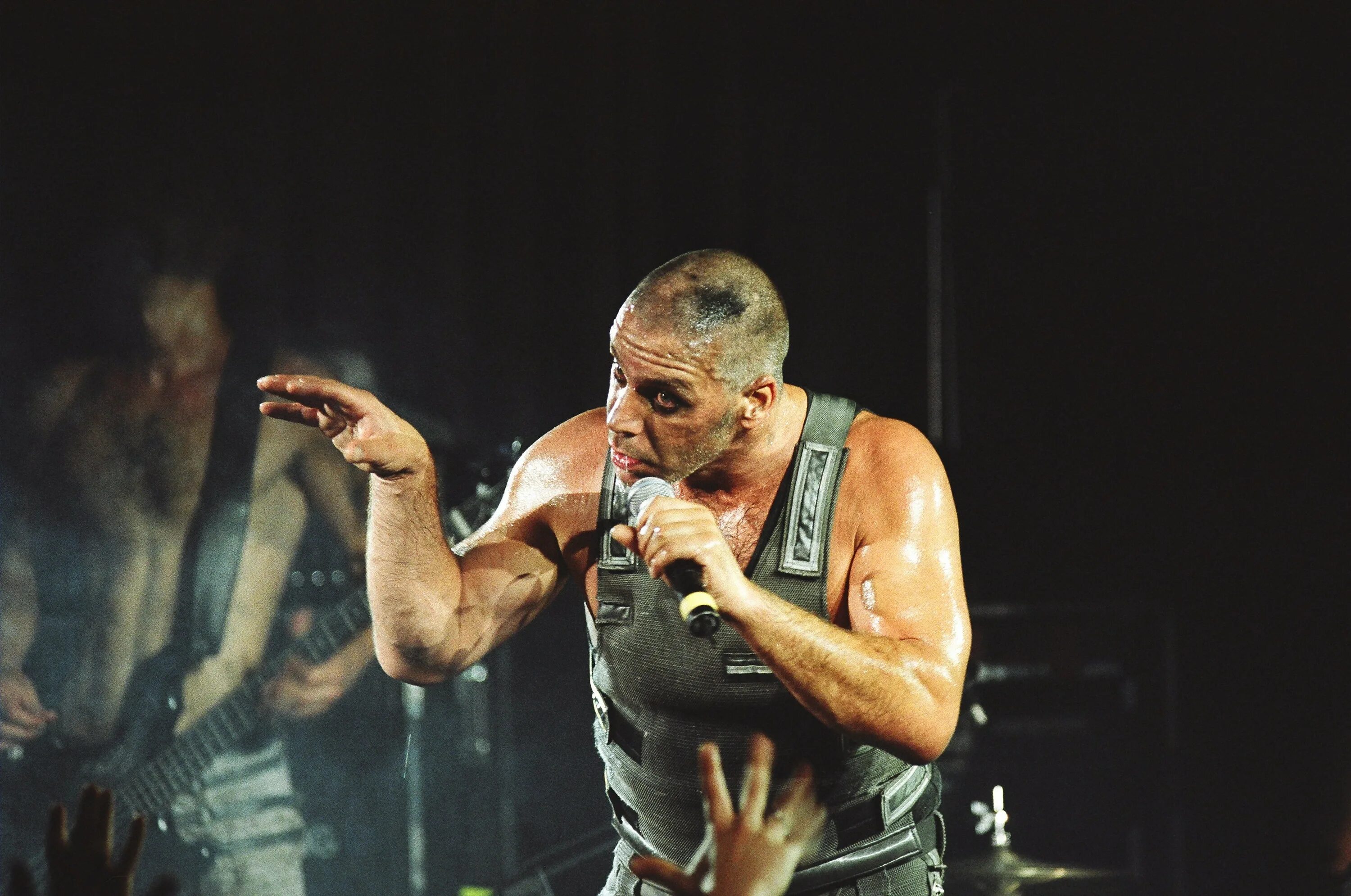 Тилль линдеманн кольщик. Тилль линдеманн 2010. Rammstein тилль 1997. Солист рамштайн. Rammstein тилль линдеманн 2001.