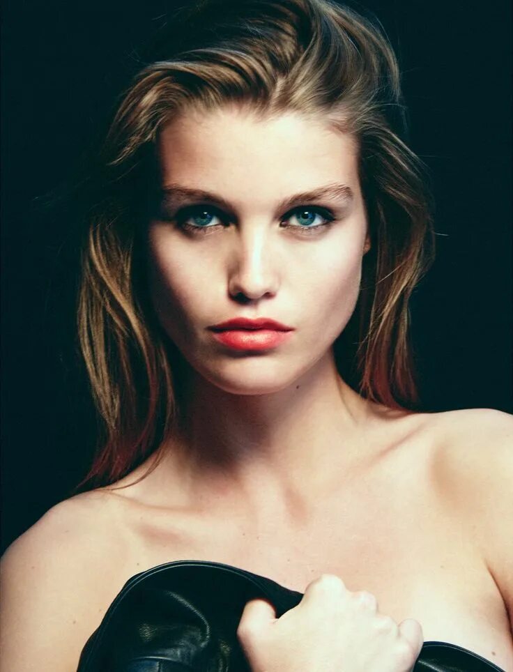 Модель cols. Luna bijl. луна бийл модель. luna bijl модель. модель топ луна.