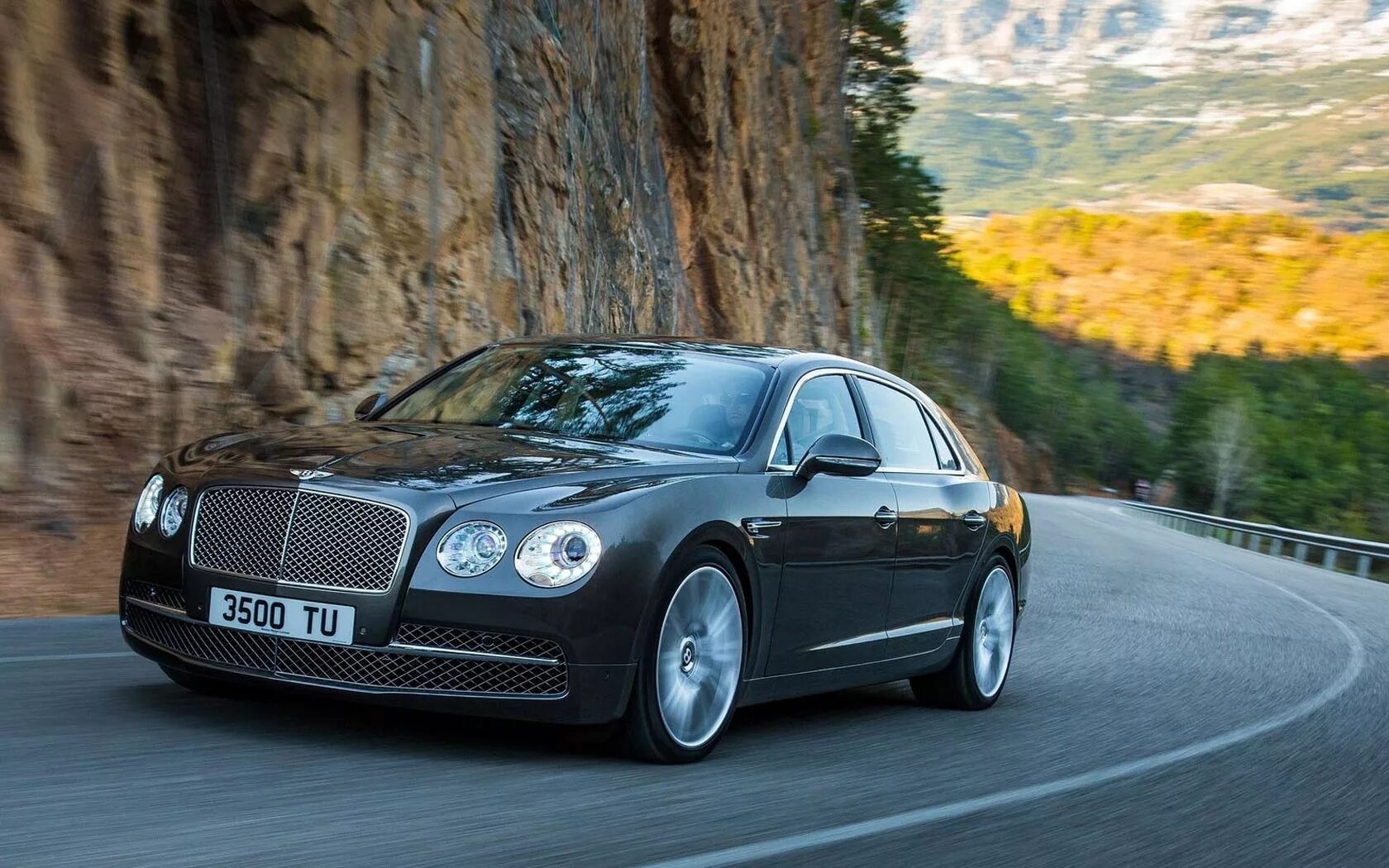 Бентли фото. Бентли Континенталь Флаинг Спур. Bentley Flying Spur 2014. Bentley Flying Spur 2013. Bentley Continental Flying Spur 2014.