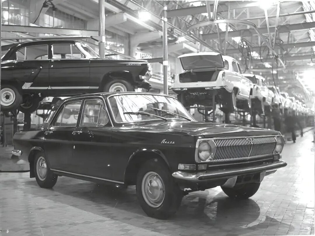 Первый автомобильный завод в ссср. ГАЗ м24 Волга. ГАЗ 24 Волга 1968. Завод. Волга. ГАЗ. 24. ГАЗ 24 Волга 1970.