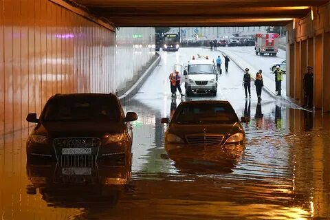 Залило машину водой