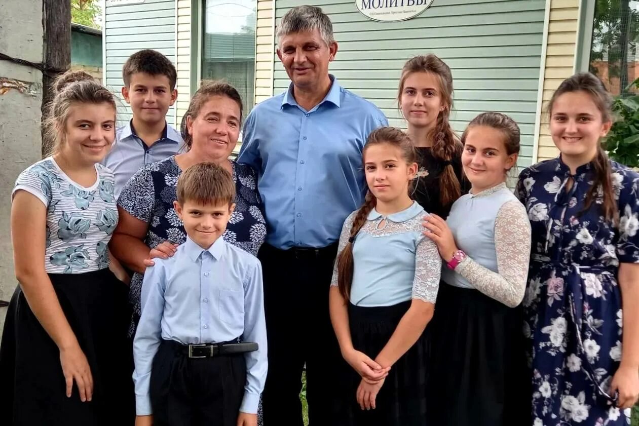 Меры социальной поддержки многодетных семей в 2021 году. Семья года приморский край. Семьями, награждёнными орденом «родительская слава». Поселок трудовое владивосток. Семья меркуловых.