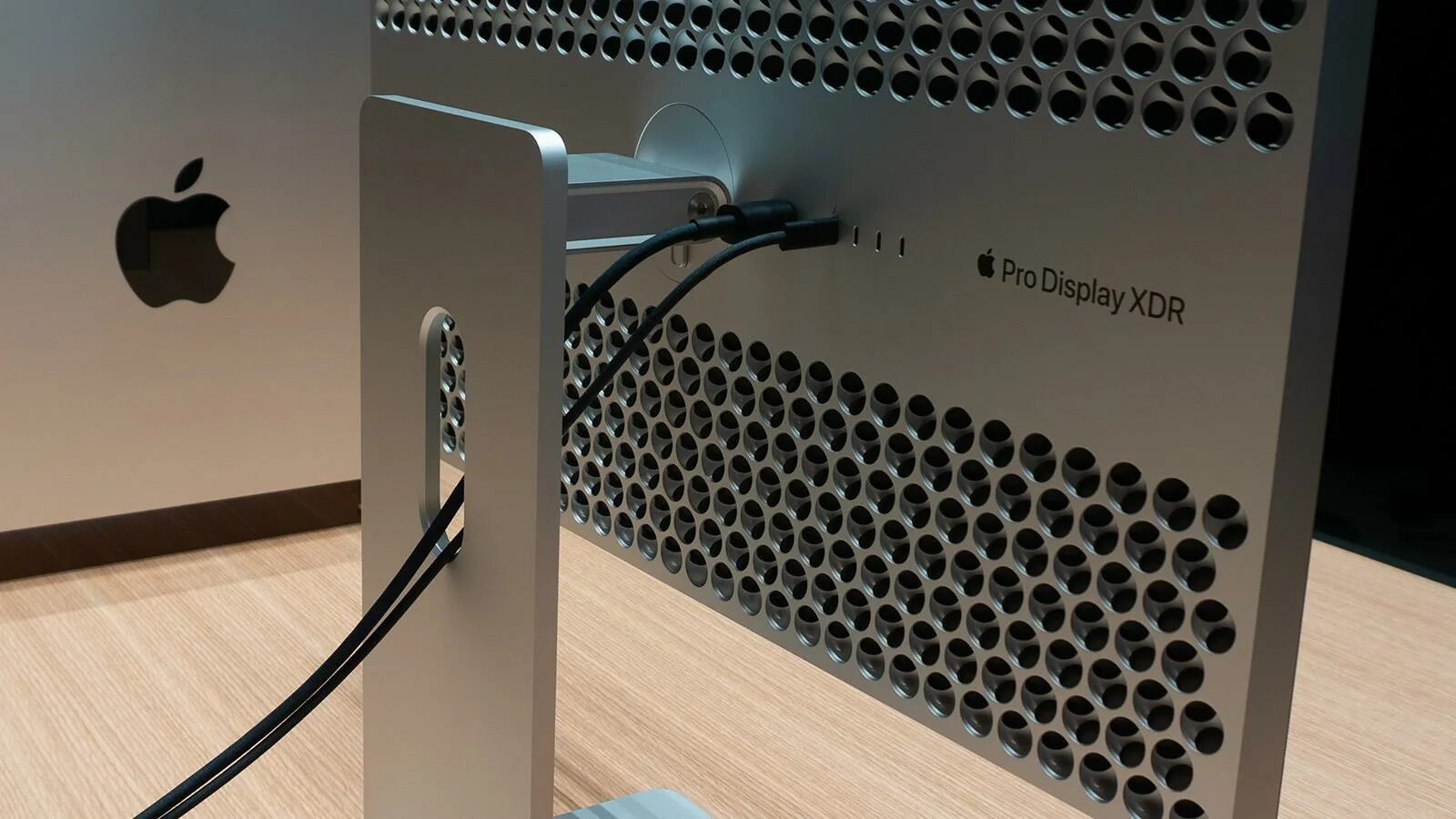 Монитор apple xdr. Apple pro display xdr. монитор apple pro display xdr. mac pro display xdr. apple mac pro &amp; pro display xdr.