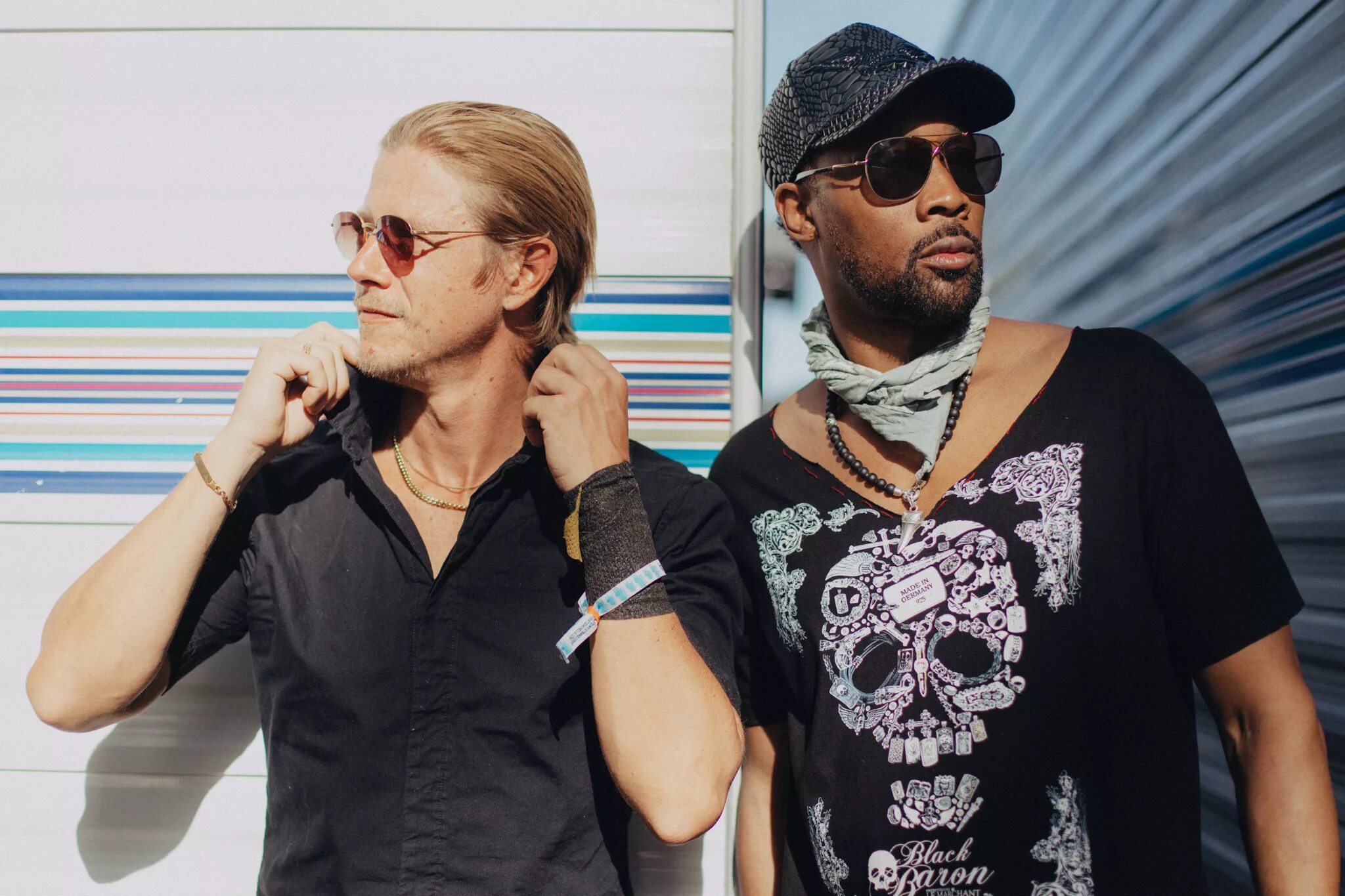 Style experience. Institutional factors. Steve madden реклама. Девушка с микрофоном. Style experience.