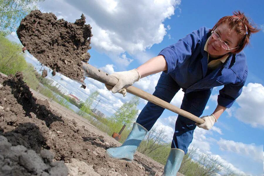 Трудящийся человек. Рабочие на стройке. Путейцы (путевые обходчики). Физический труд после удаления. Физический труд труд.