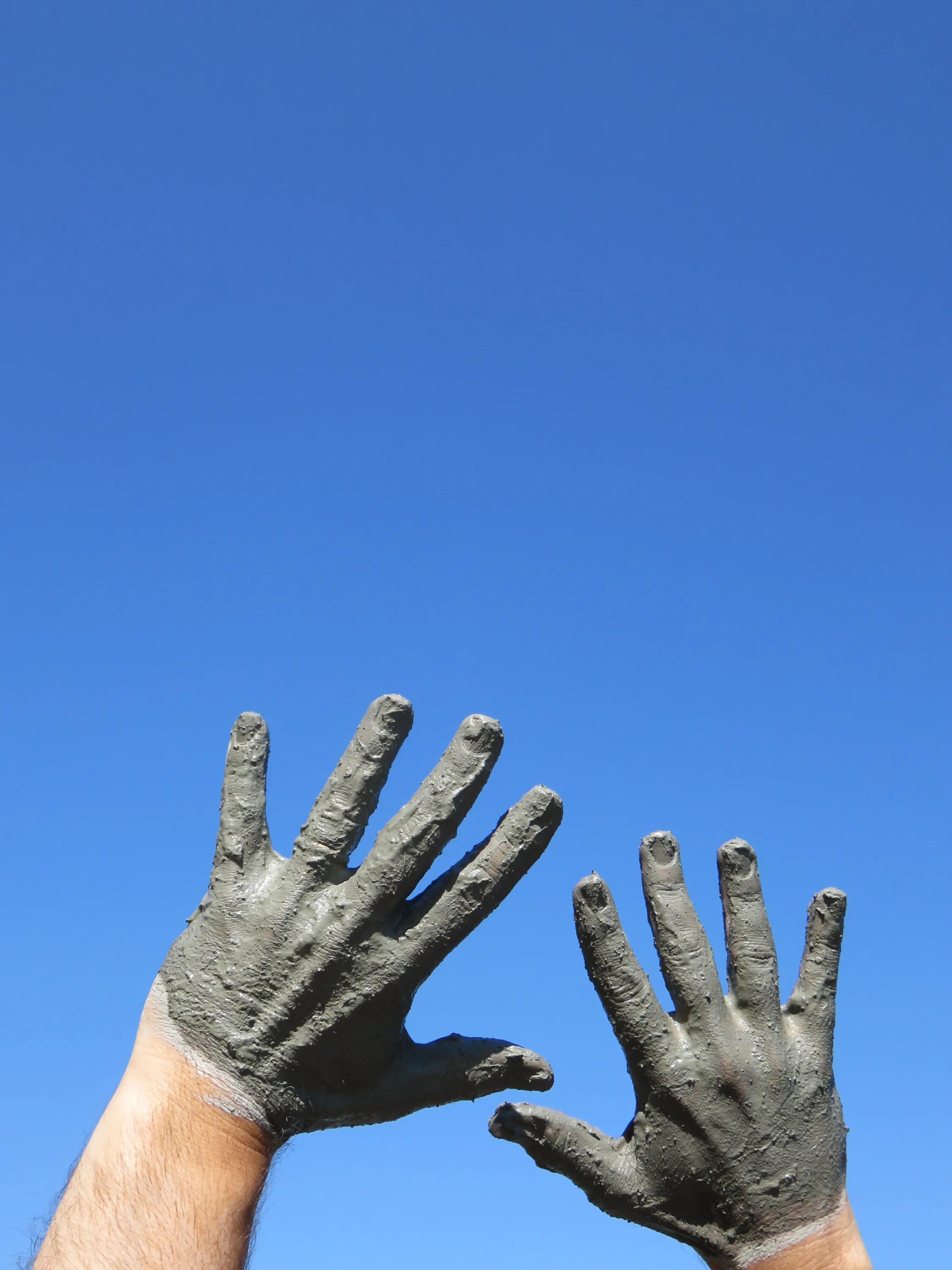 Средний палец в небо. Sky hand