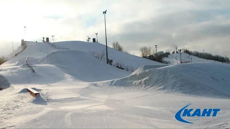 Спорткомплекс кант на нагорной. Кант Нагорная горнолыжный комплекс. Сноупарк кант Нагорная. Горнолыжка кант Москва. Кант склон на Нагорной.