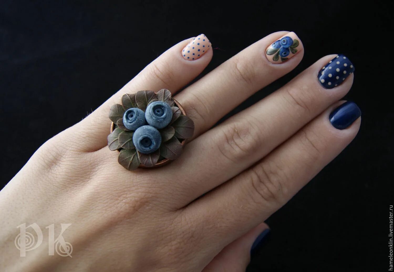Черника nail. Черника nail. Чернока маникюр. Черничный маникюр. Черника на ногтях.