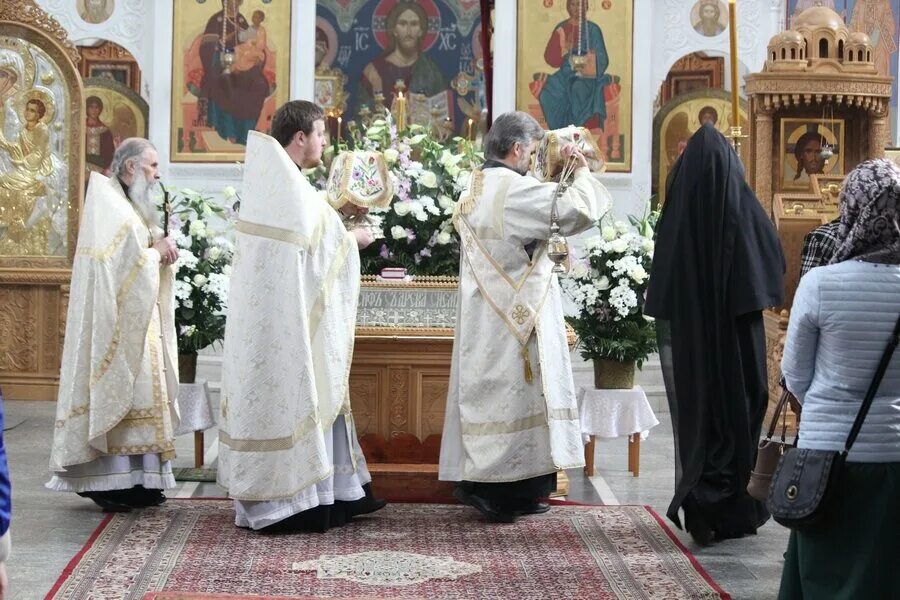Цвет одежды в великую субботу