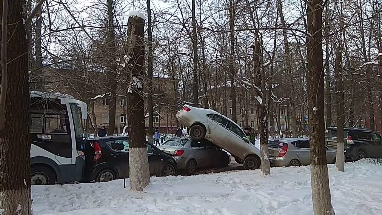 Происшествия в щелково сегодня. Авария в щелково пролетарский проспект. Дтп балашиха рендж ровер. Щелково дтп на центральной. Происшествия в щелково сегодня.