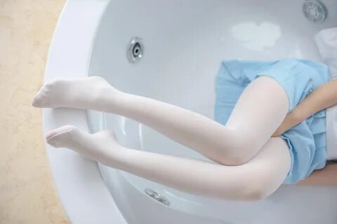 "JK Bathing in the Bath" Sen Luo Foundation X-032.