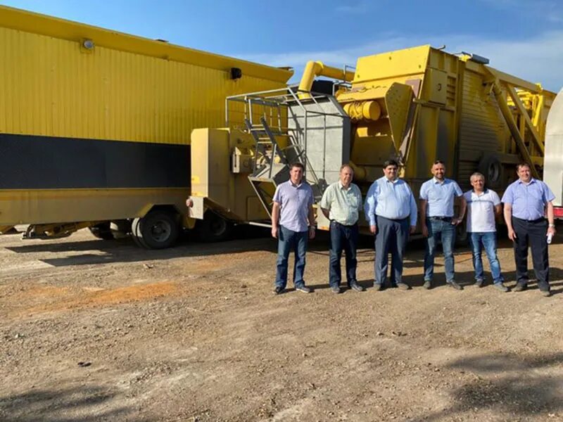 Емельяновский филиал ао крайдэо. Погрузчик грузит щебень в грузовик. Дск крайдэо. Крайдэо канский филиал 2. Крайдэо канский филиал 2.