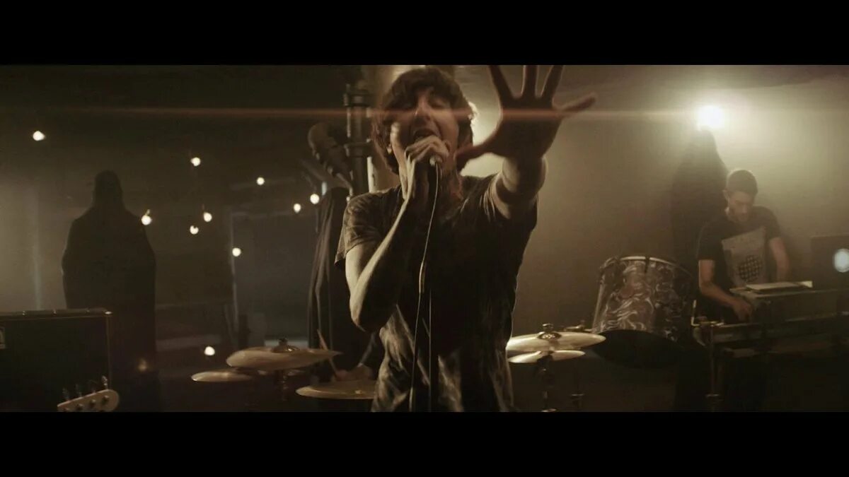 Bring me the horizon can you feel my heart. Ю май фил песня. Bring me the horizon gif. Can you feel my heart обложка. Bring me the horizon - can you feel my heart год.