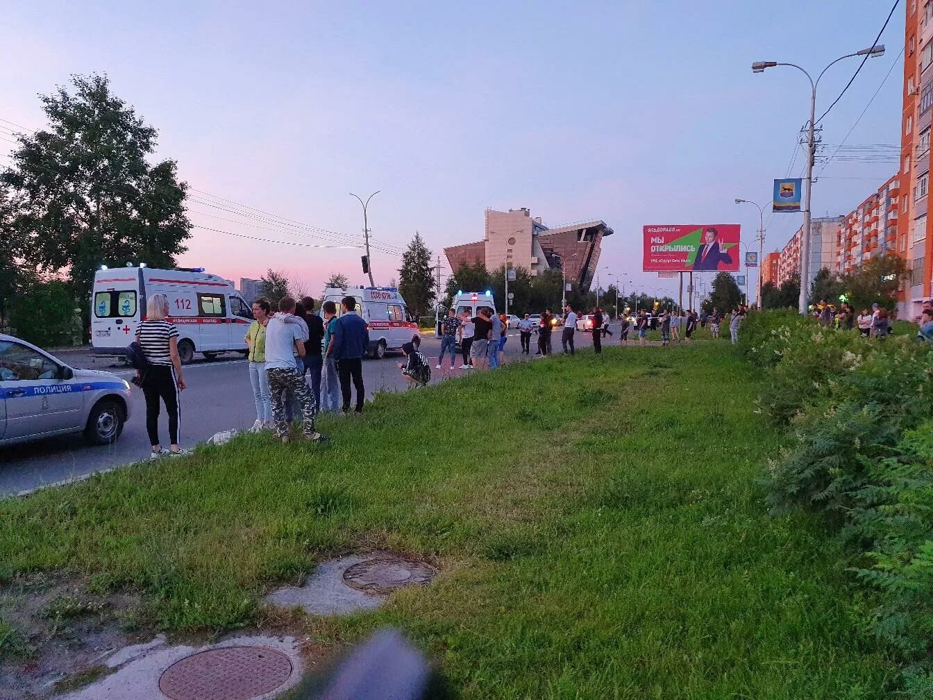 новости сургута. авария на энергетиков сургут 14. ремонт улицы. улица маяковского 24 сургут. город сургут.