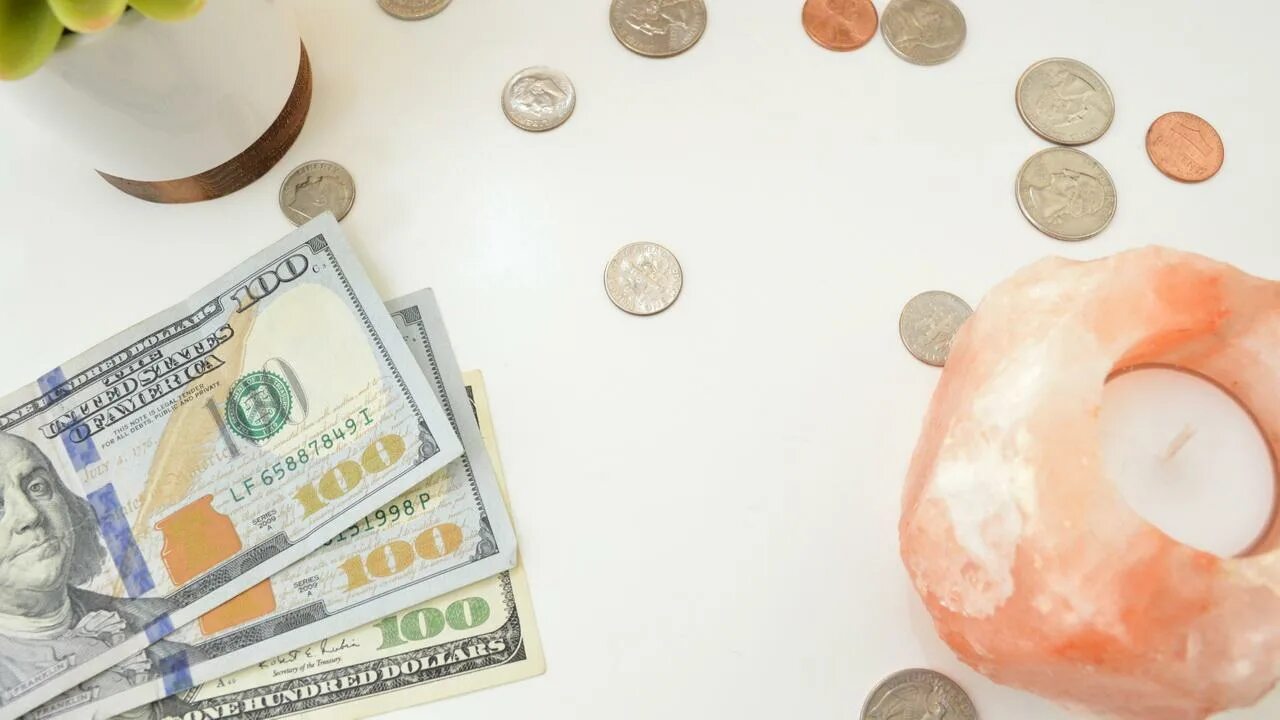 Картинки на телефон на заставку деньги. Красивый фон деньги. How to earn money. Best money. Девушка с деньгами.