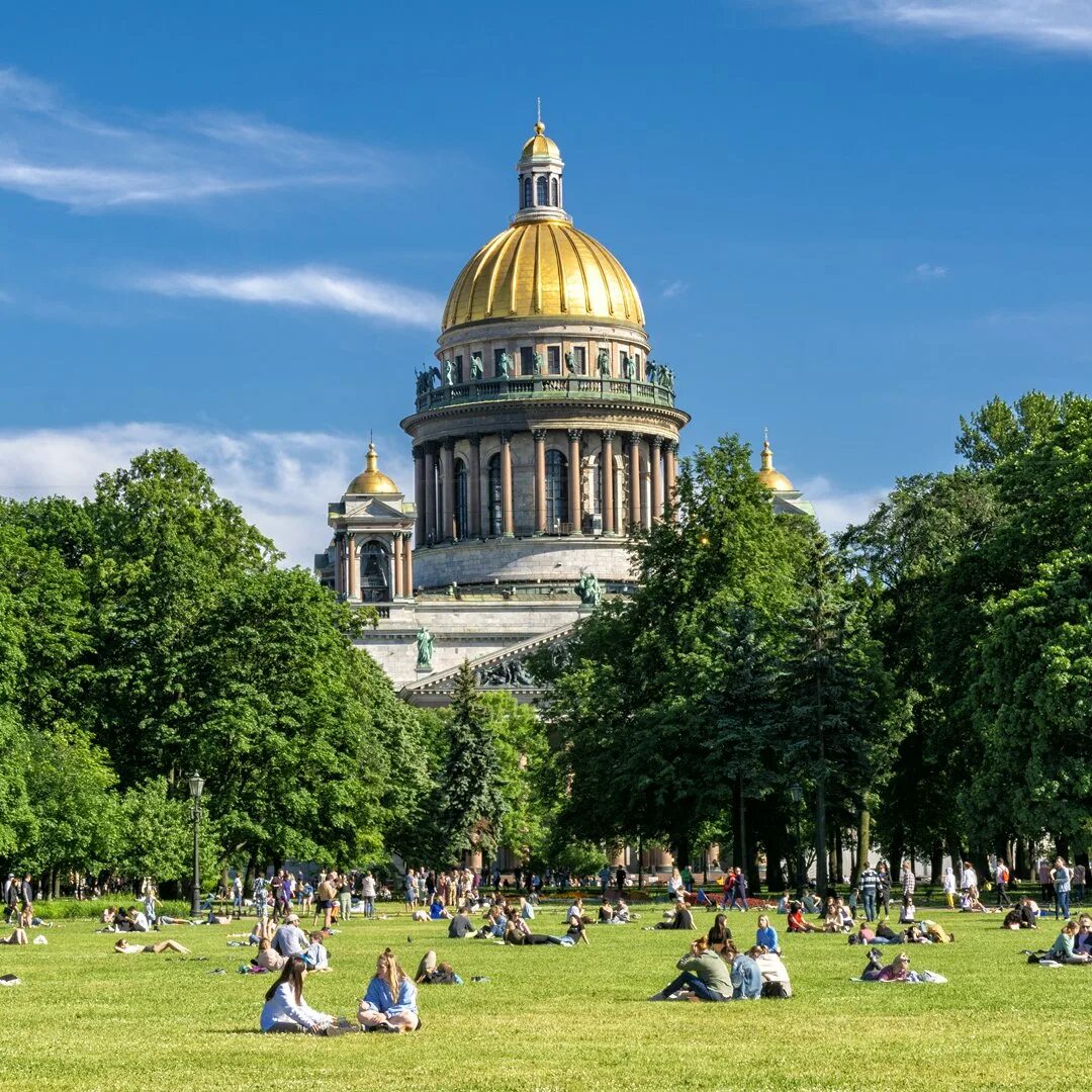 Исаакиевский собор в санкт-петербурге весной. Питер осень исакиевский собор. Сад у исаакиевского собора. Александровский собор в санкт-петербурге. Александровский сад исаакиевский собор санкт-петербург.