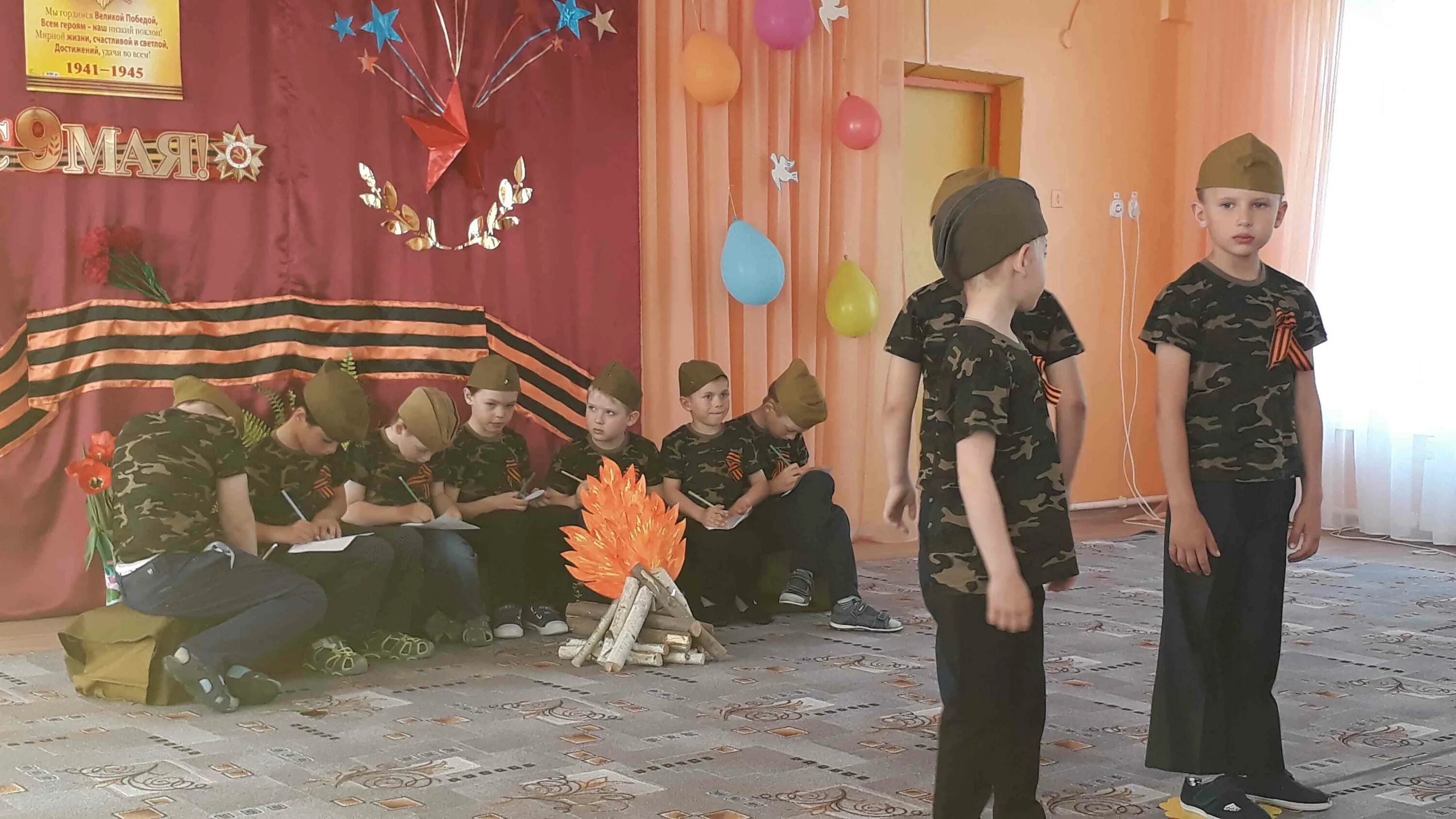 Инсценировка победа. Инсценировка на военную тему для школьников. Инсценировка войны. Военная инсценировка. Привал на войне инсценировка.