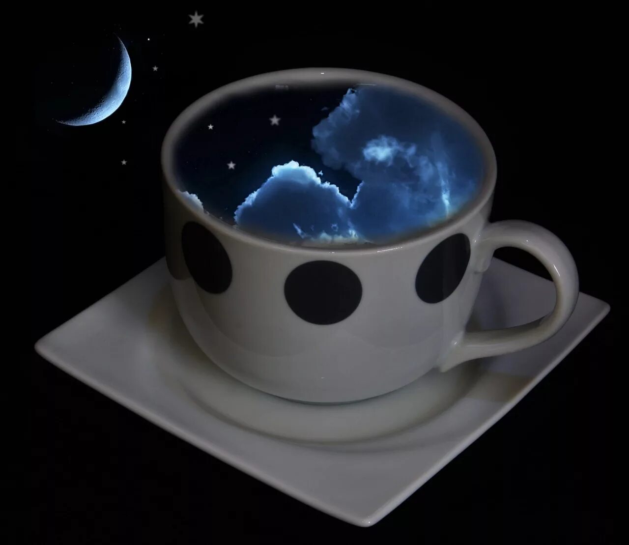 Night cup. Чашка чая космос. Луна в чашке кофе. Космос в чашке. Космическое чаепитие.