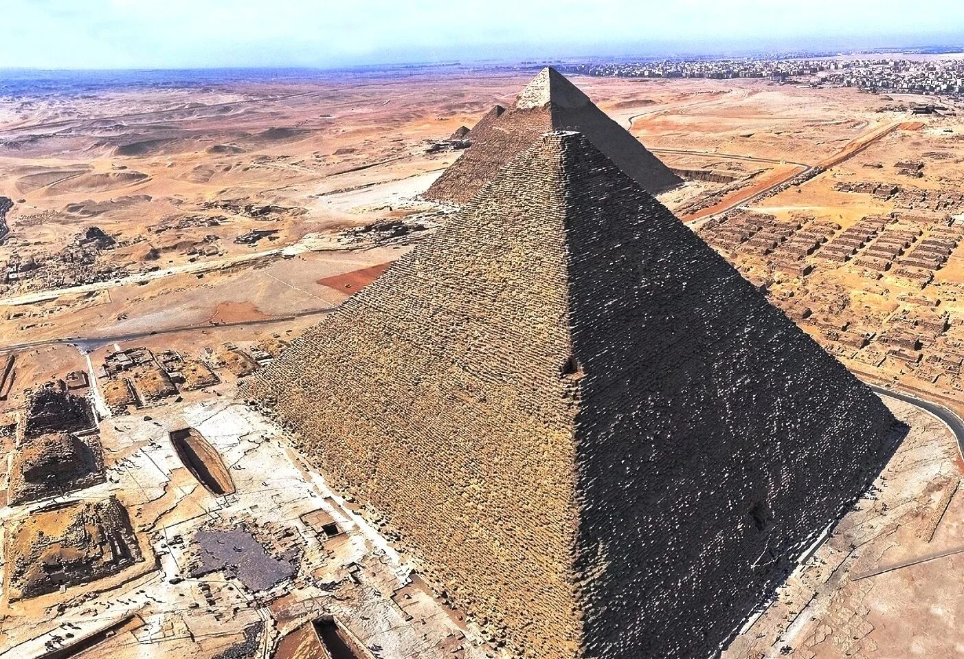 В какой стране находятся пирамиды. Пирамида Хуфу Египет. Плато Гиза Египет. Пирамиды Гизы Хеопса. Пирамида Хеопса (Хуфу).