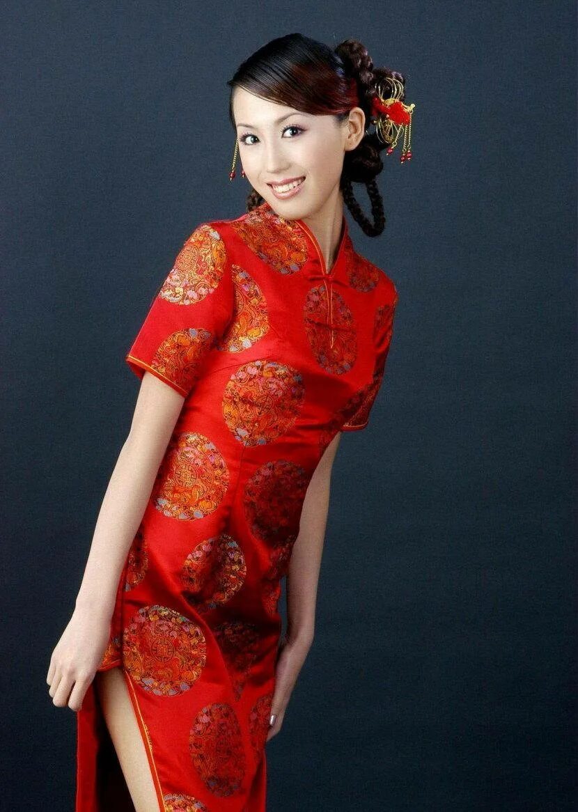 Китайская классическая. Китайское платье ципао. Ципао Национальная одежда Китая. Кимоно-ципао. Китайский народный костюм ципао.