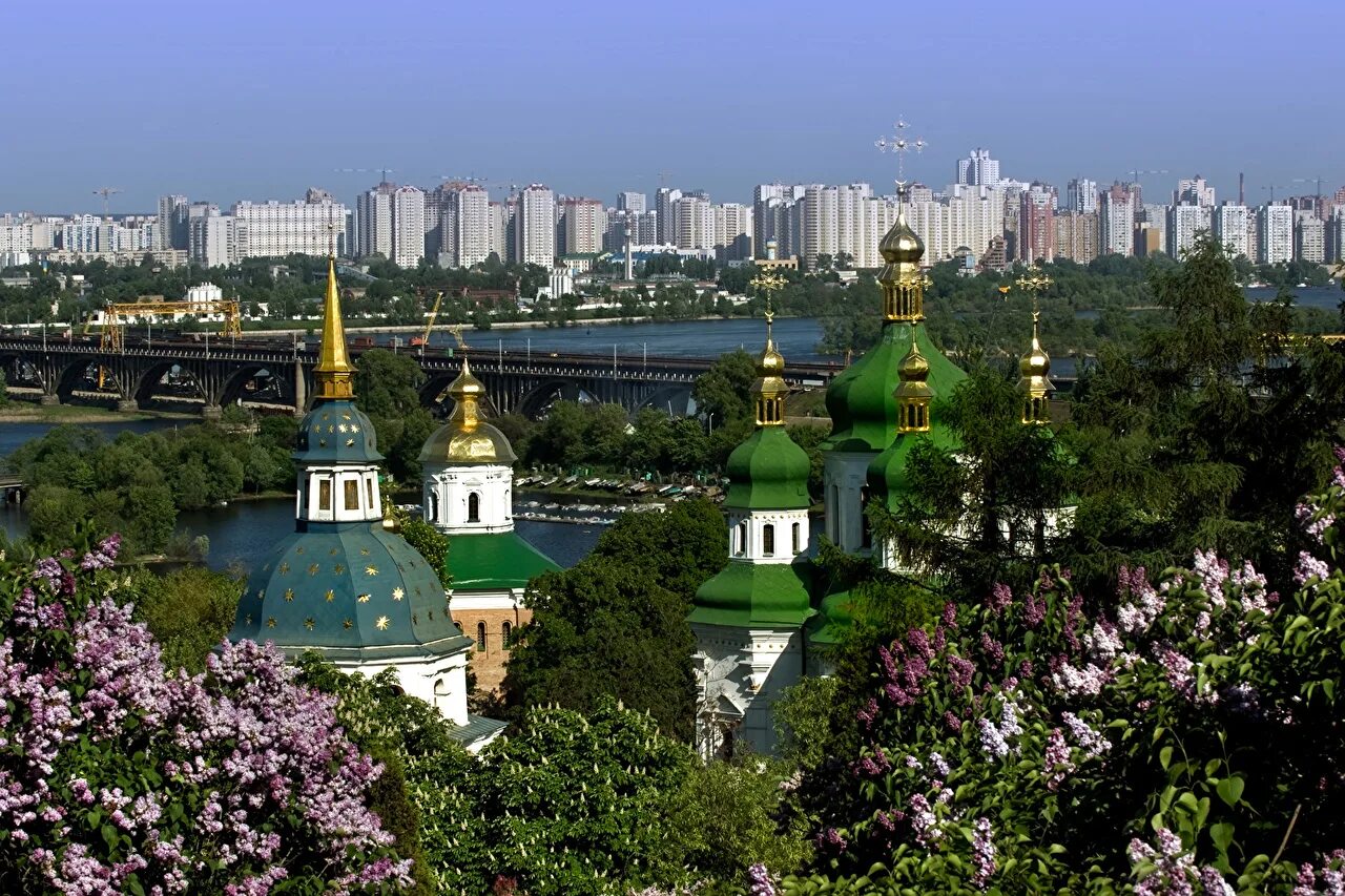 Кие есть. Киев столица украины. выдубицкий монастырь и сирень. харьков столица украины.
