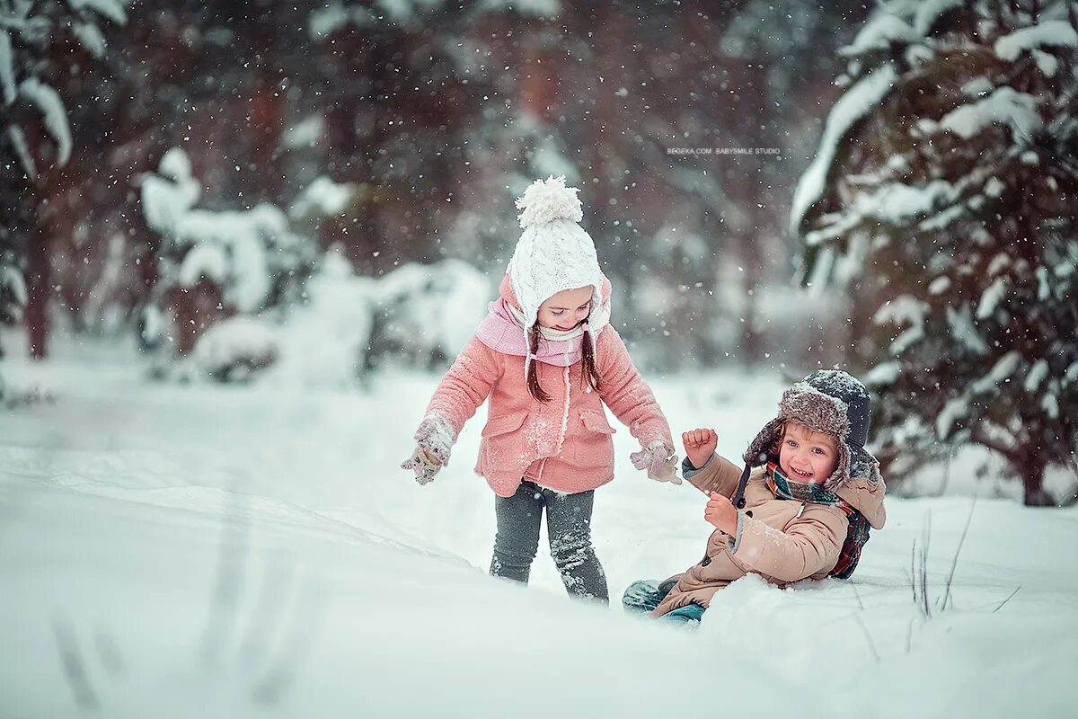 Зима для детей. Дети зимой. Дети на прогулке зимой. Дети зима улица.