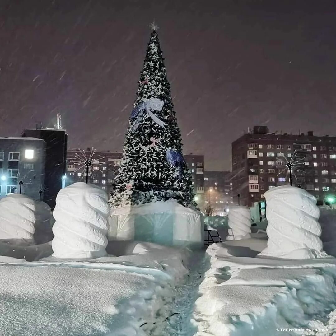 Снежков город. Сугробы в Норильске 2020. Норильск зима. Норильск зима 2020. Норильск зима сугробы.