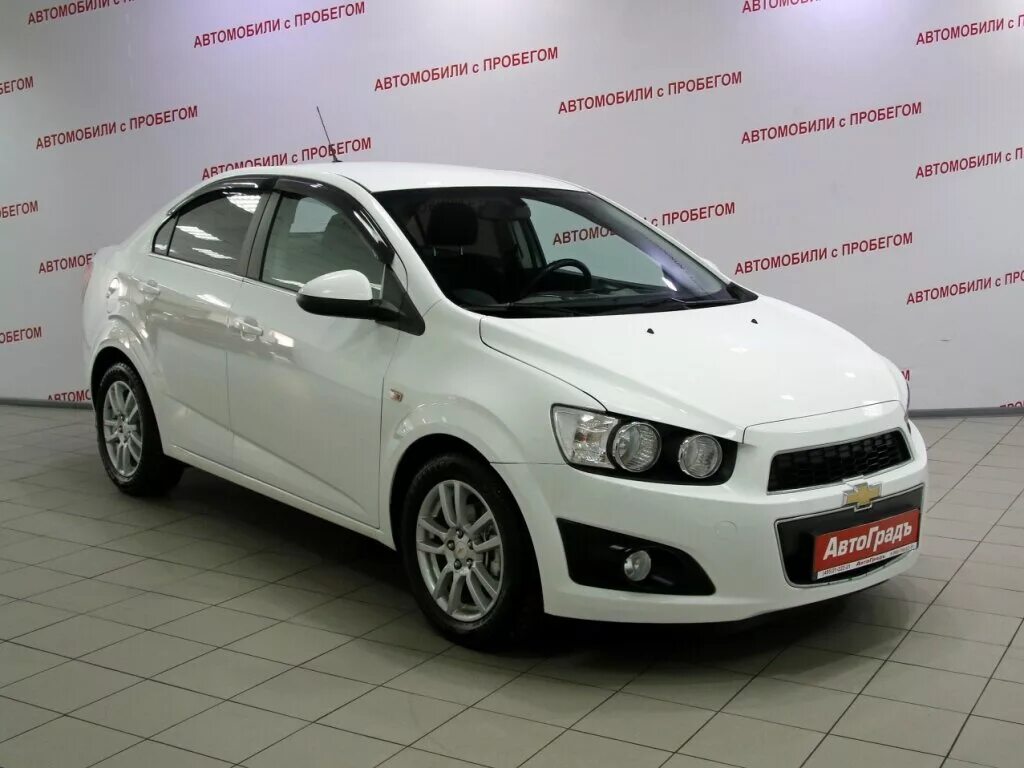 Авитоавто ру с пробегом. Chevrolet Aveo 1.6 МТ 2014 хэтчбек. Chevrolet Aveo 2013. Шевроле Авео 2014. Шевроле Авео 2014г.