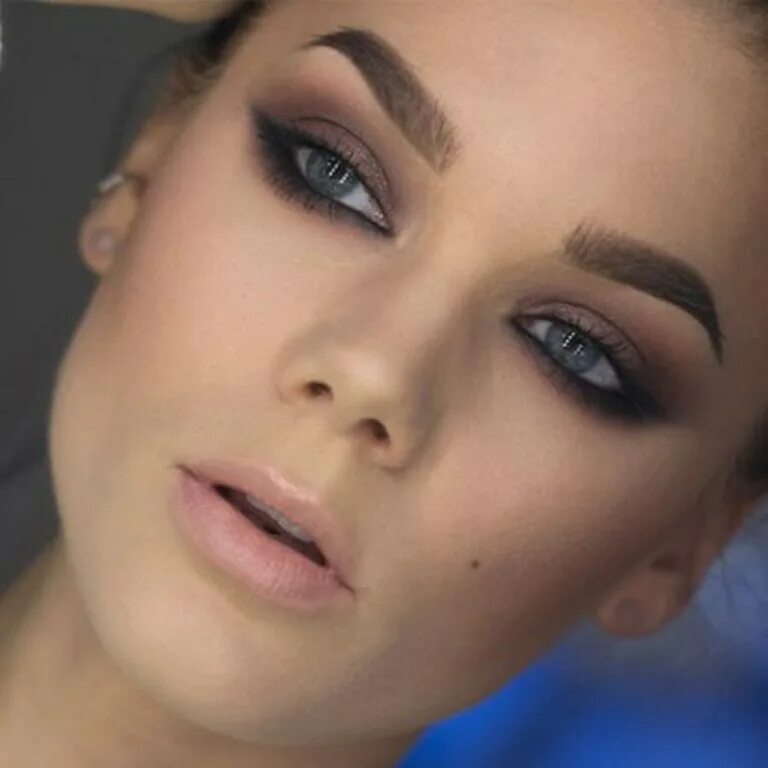 Линда халберг фиолетовые тени. Дымчатый смоки айс для голубых глаз. Фиолетовый макияж. Дымчатый смоки. Синий смоки айс для карих глаз.