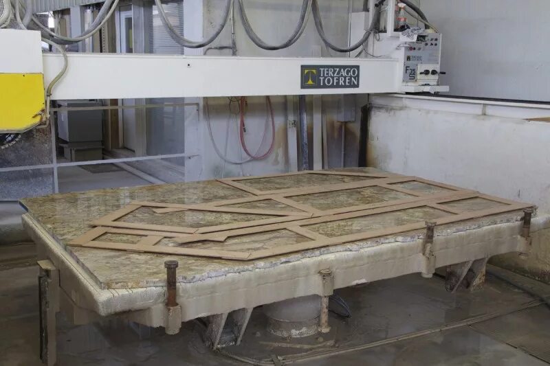 распил гранитных блоков. распил гранита. распил гранита. распил гранита. обработка гранита.