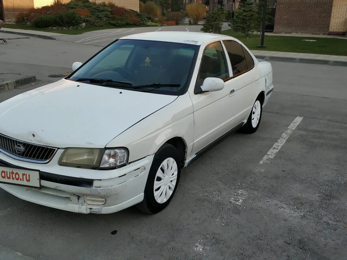 Купить б/у Nissan Sunny B15 1.3 AT (87 л.с.) бензин автомат в Анапе: белый Нисса