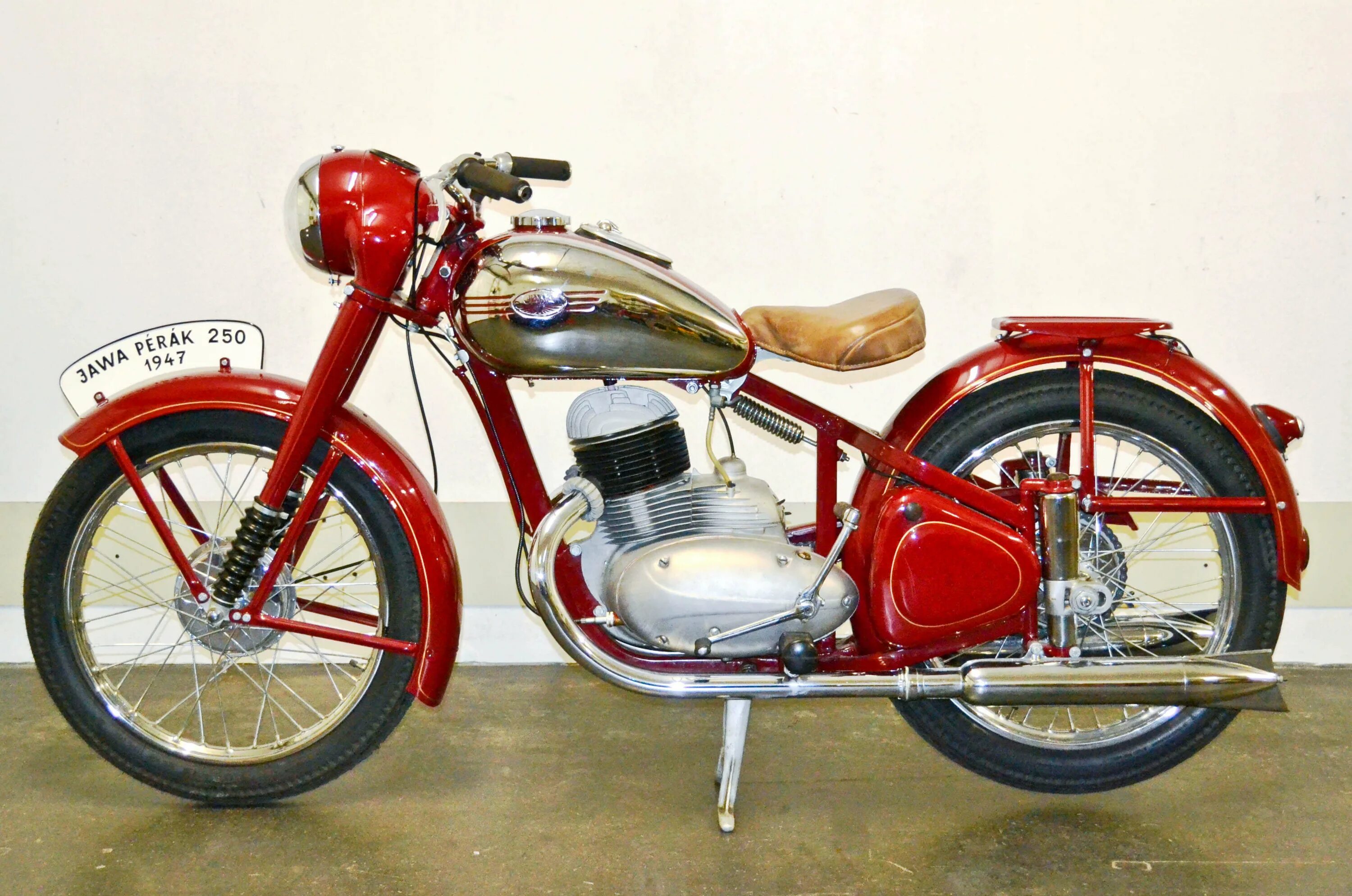Как работает ява. Ява 250. ява 250 perak. jawa 250. ява 250 двухцилиндровая.